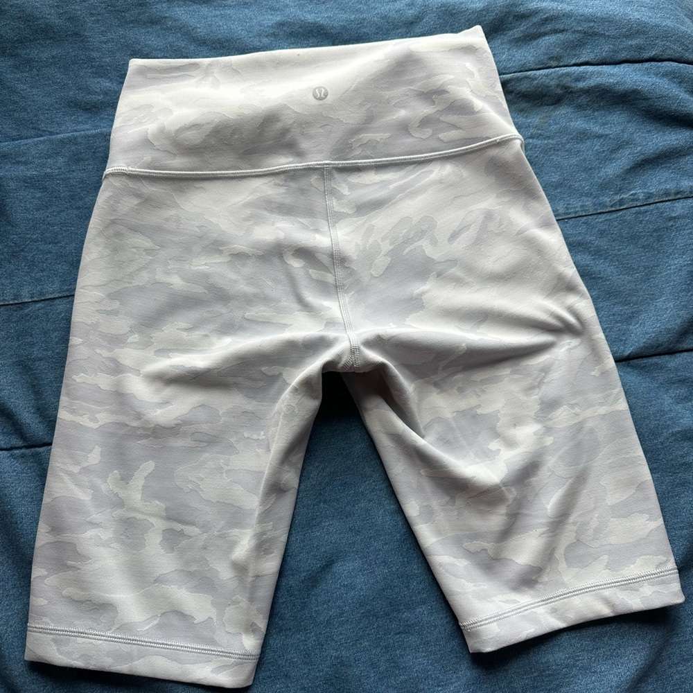 lululemon athletica High-Rise Camo Bike Shorts - Light Gray size 8